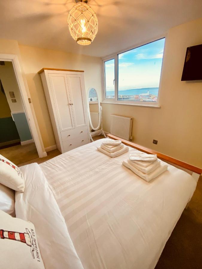 Lighthouse View, One Min From Harbour & Beach Apartment สการ์โบโรห์ ภายนอก รูปภาพ