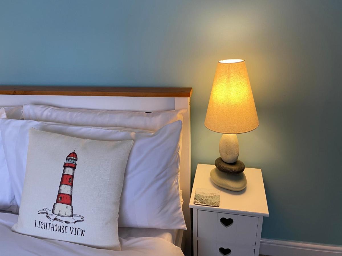 Lighthouse View, One Min From Harbour & Beach Apartment สการ์โบโรห์ ภายนอก รูปภาพ